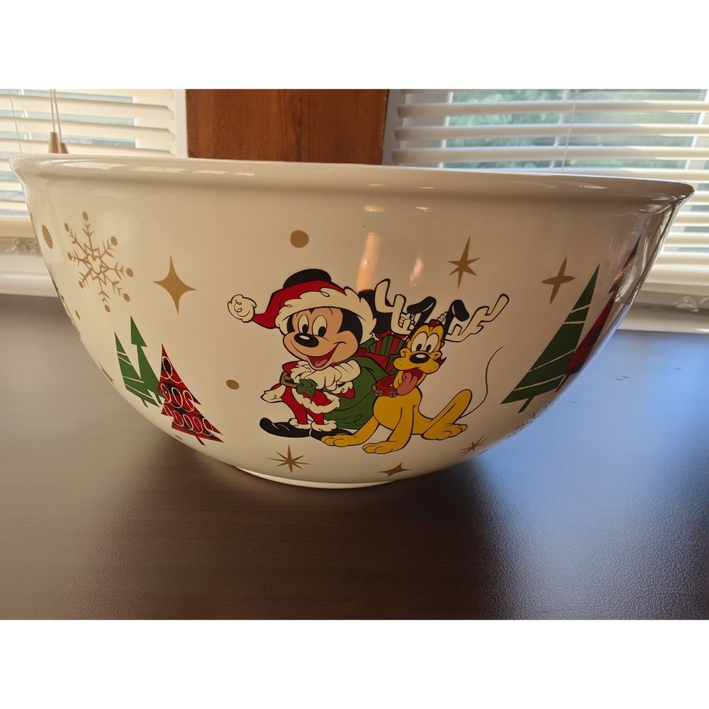 Disney Mickey Minnie Pluto Goofy Christmas Stoneware Serving Bowl 128 oz